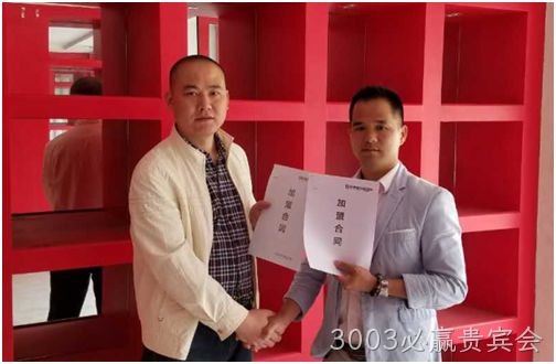 黑龙江哈尔滨市加盟商：任先生（左）/从事通信工程项目